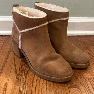 UGG sz 8 shearlingng boots w block heal chestnut